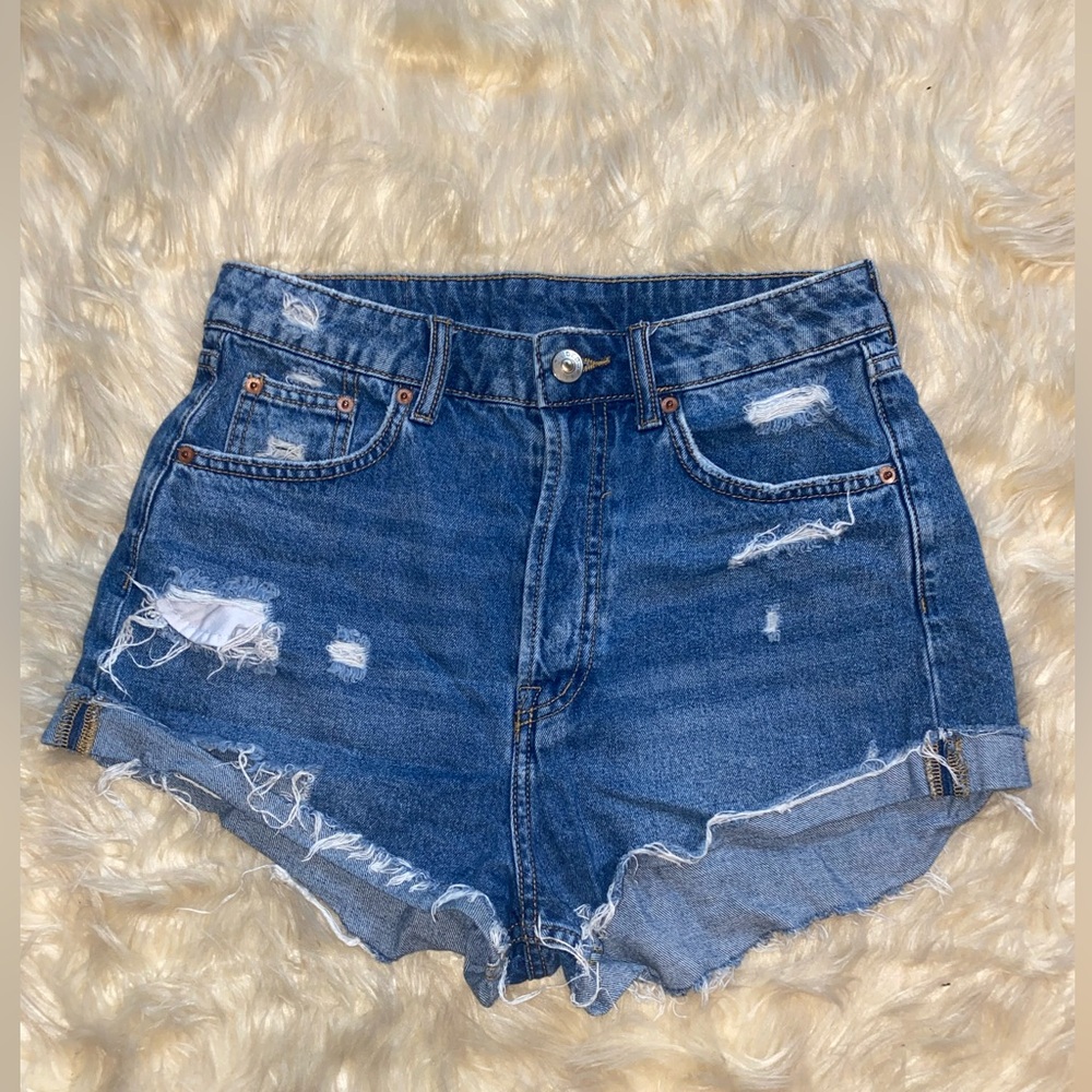 H&M High Waisted Shortie Light-Wash Ripped Jean Shorts Size 6